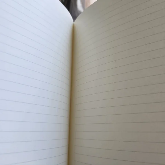 ‼️SOLD‼️Dior Beauty 4-Piece Bundle: Notebook, Compact Mirror, Hair Accessories - Picture 3 of 6